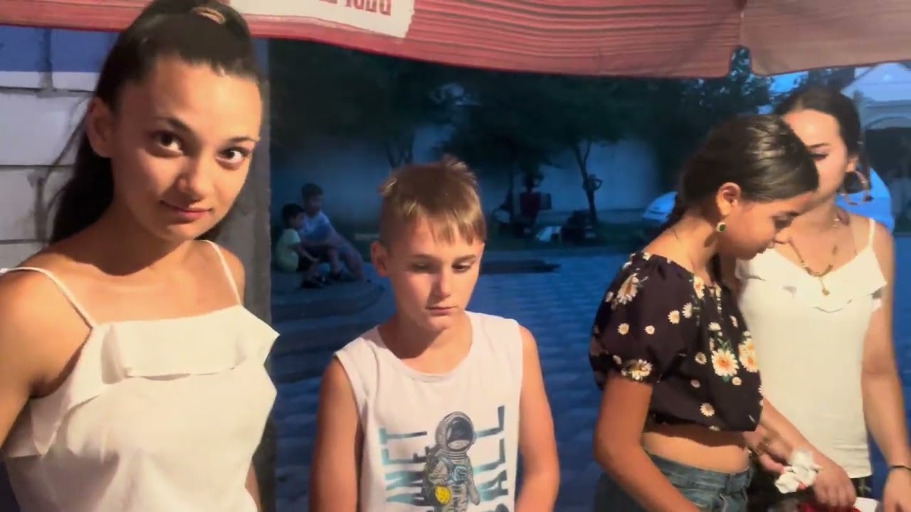 Dupa atata necaz merit si eu sa ma distrez!