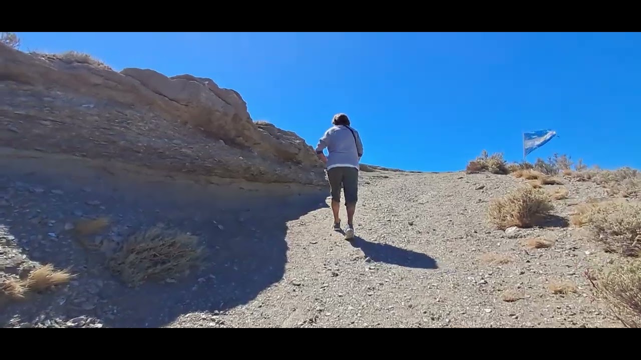 Comodoro Rivadavia, subiendo Cerro Chenque por el sendero