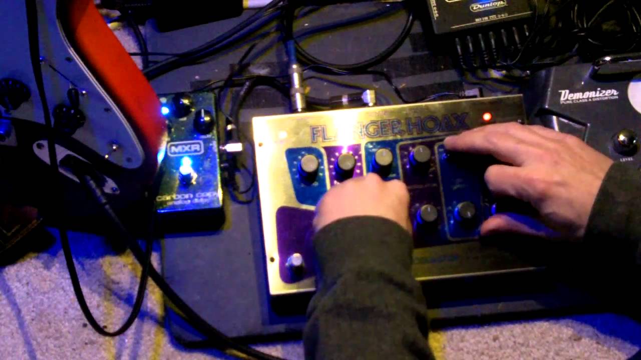 Flanger Hoax : adventure into self-oscillation