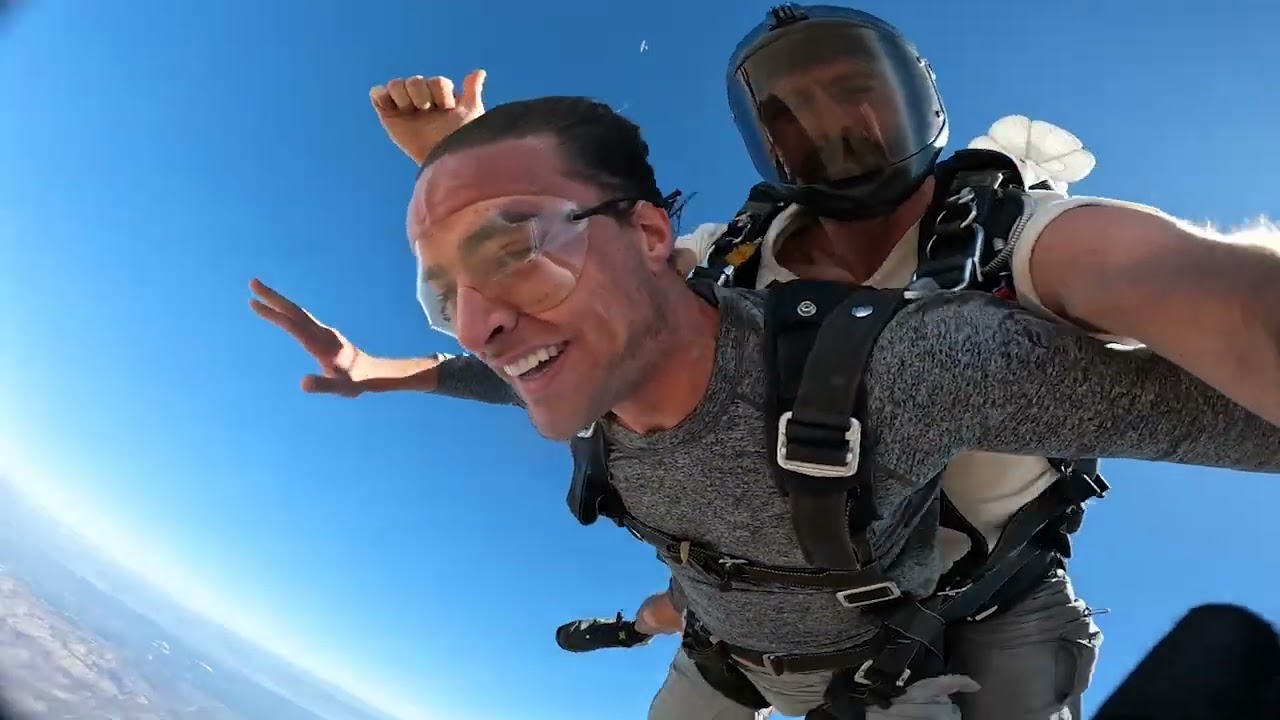 Derick Goes Skydiving At Skydive Yosemite!