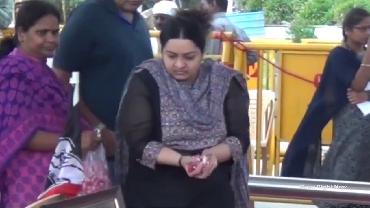 Deepa pays respect to Jayalalitha in her Jayalalithaa niece