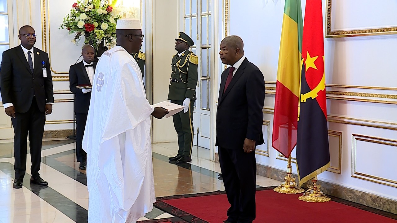 Novos embaixadores formalizam funções diplomáticas em Angola