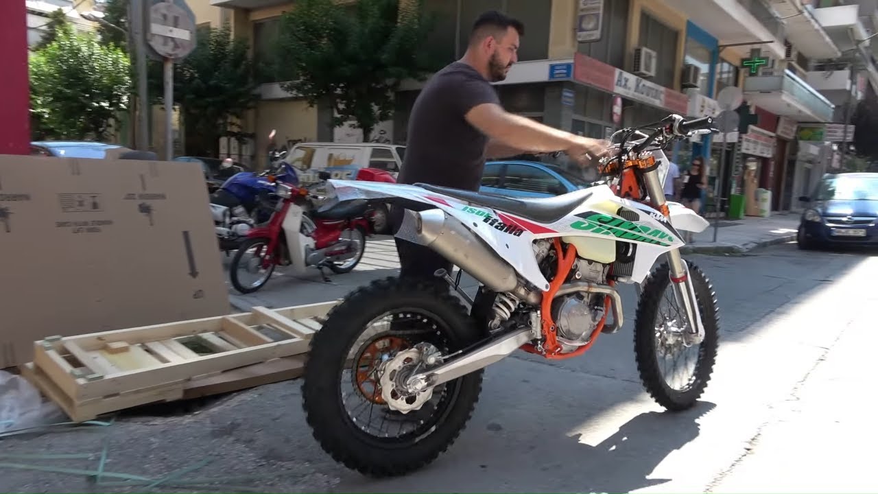 unboxing the 2021 KTM 350EXC enduro motorcycle