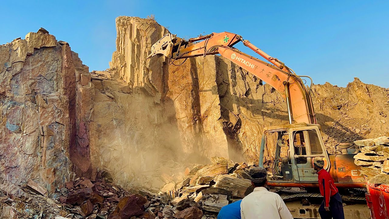 EXCAVATOR POWER: Breaking a Hill like a Pro!” #excavators #stonemachinery #jcb #mining #drilling 