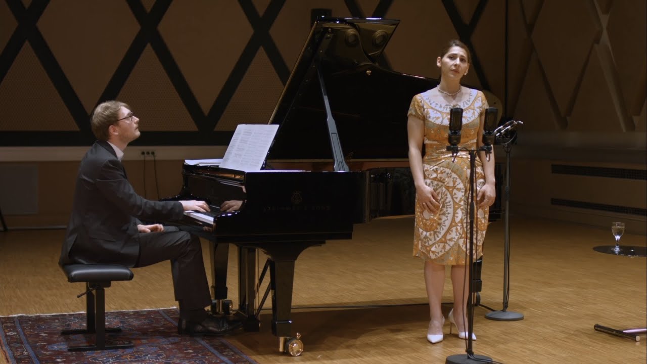 Bella Adamova sings R. Schumann: Auf einer Burg, op. 39 no. 7