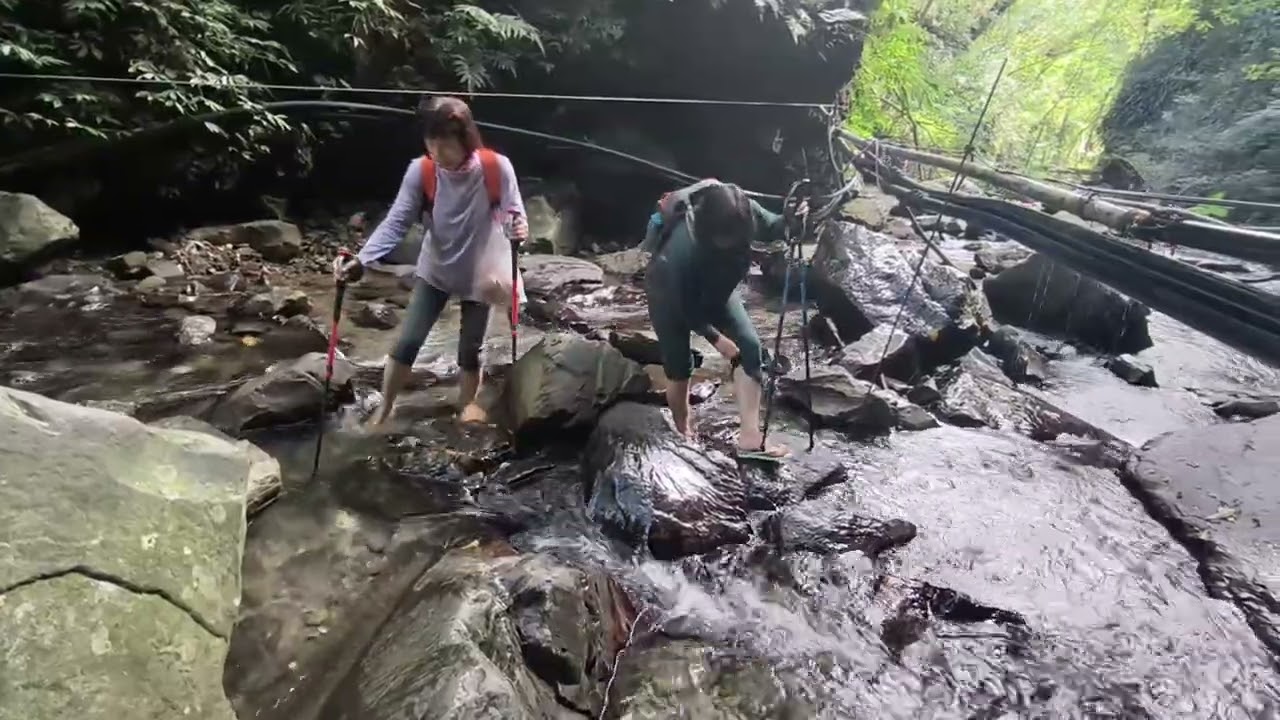 武界摩摩納爾瀑布(Wujie Momonaer Waterfall)遊記：經思源橋(Siyuan Suspension Bridge)與武界壩(Wujie Dam)