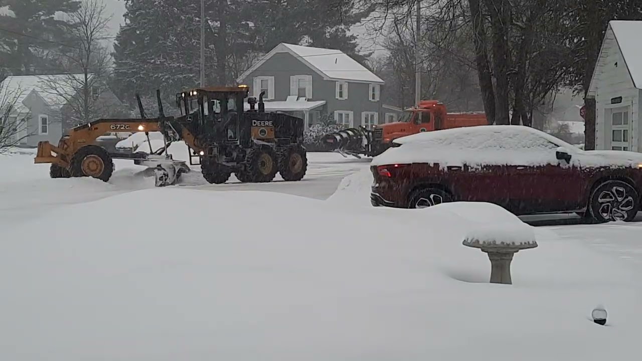  DPW HARD AT WORK KEEPING THE STREETS CLEAR OF SNOW 1/25/26 ❄️
