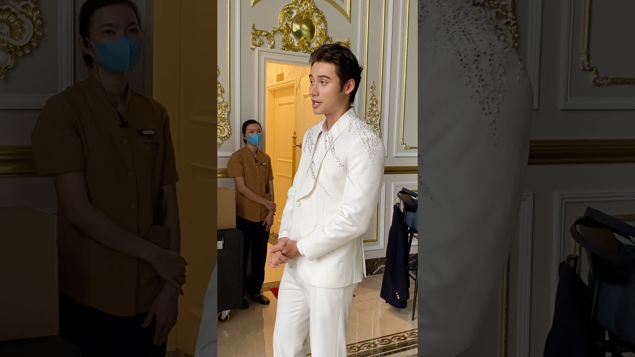 Mr World Tuấn Ngọc chăm chỉ học b&agrave;i ở hậu trường họp b&aacute;o Miss World Vietnam #mrworldvietnam