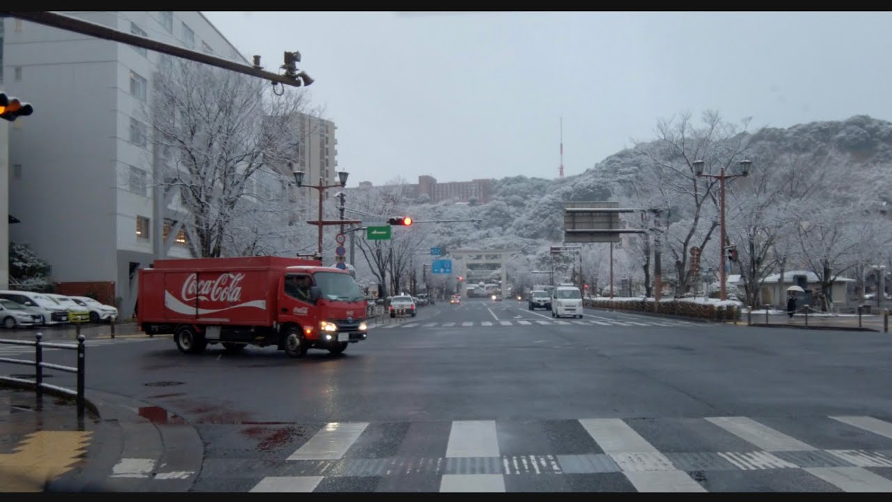 鹿児島市で一期一会｜2月8日 朝8時 雪降る中の車載動画 照国神社参道〜平田橋〜鶴丸高校〜西警察署〜（^^) 