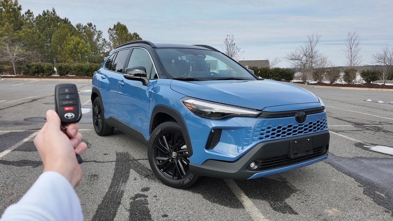 Toyota Corolla Cross XSE Hybrid 2026 года — идеальный бюджетный внедорожник?