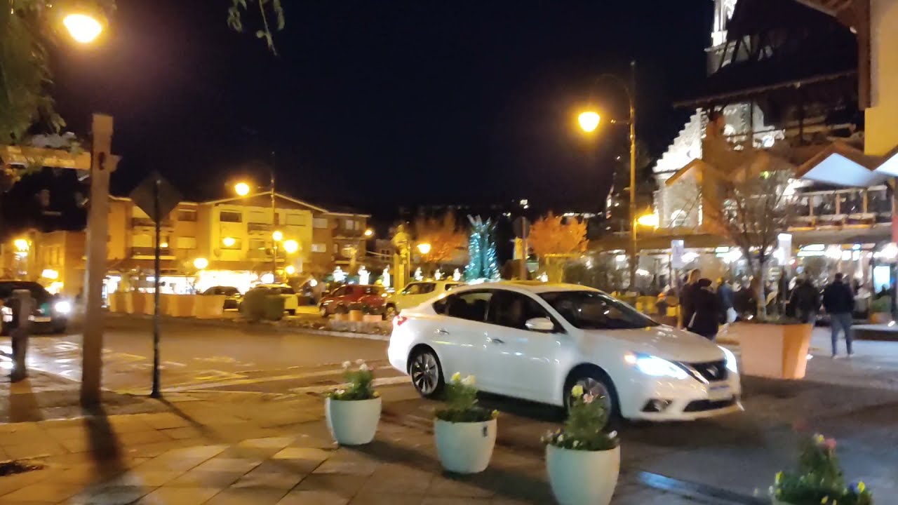 ✌🏾Vibe da Rua Coberta de Gramado de noite 🌃 23h - 24.06.2021 _v&iacute;deo achado