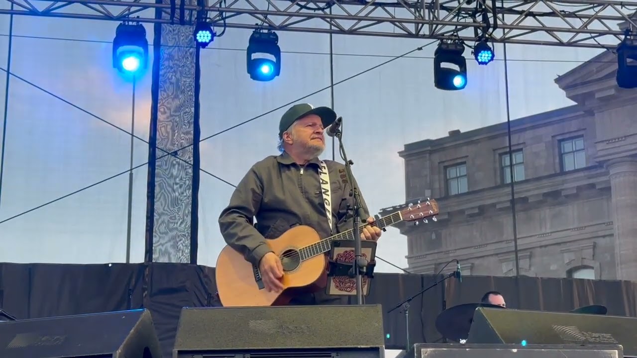 Daniel Bélanger- Soleil levant- Chante encore - l'Agora du vieux port de Québec - 13 juin 2025
