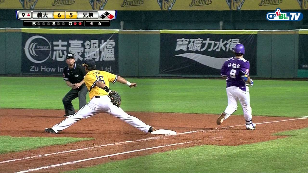 04/07 義大 vs 兄弟 九局上，葉君璋總教練連續提出兩次挑戰，經電視輔助判決後雙殺改判為all safe