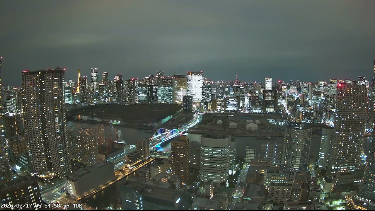 東京ライブカメラ 4K | 港区・築地 | 夕焼けと都心の景色 | 2026-02-17