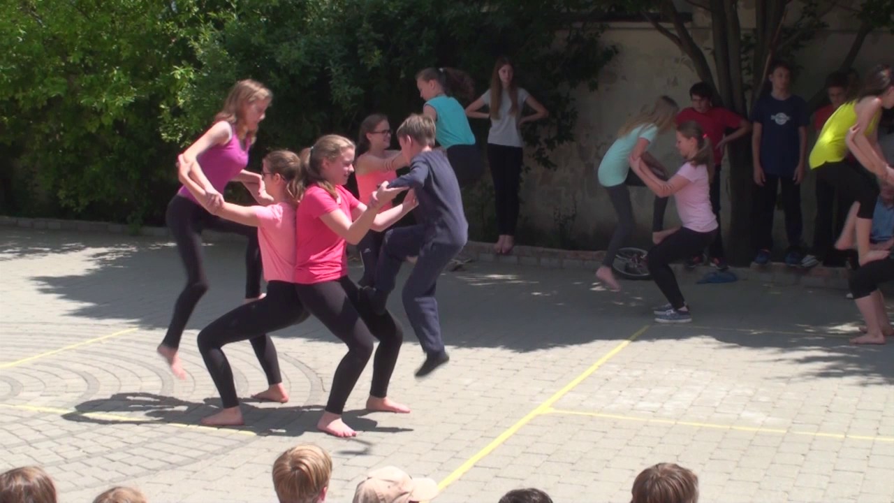 WALDORF Fészek Iskola hatodikosok Cirkusz Előadása 2017 06 15