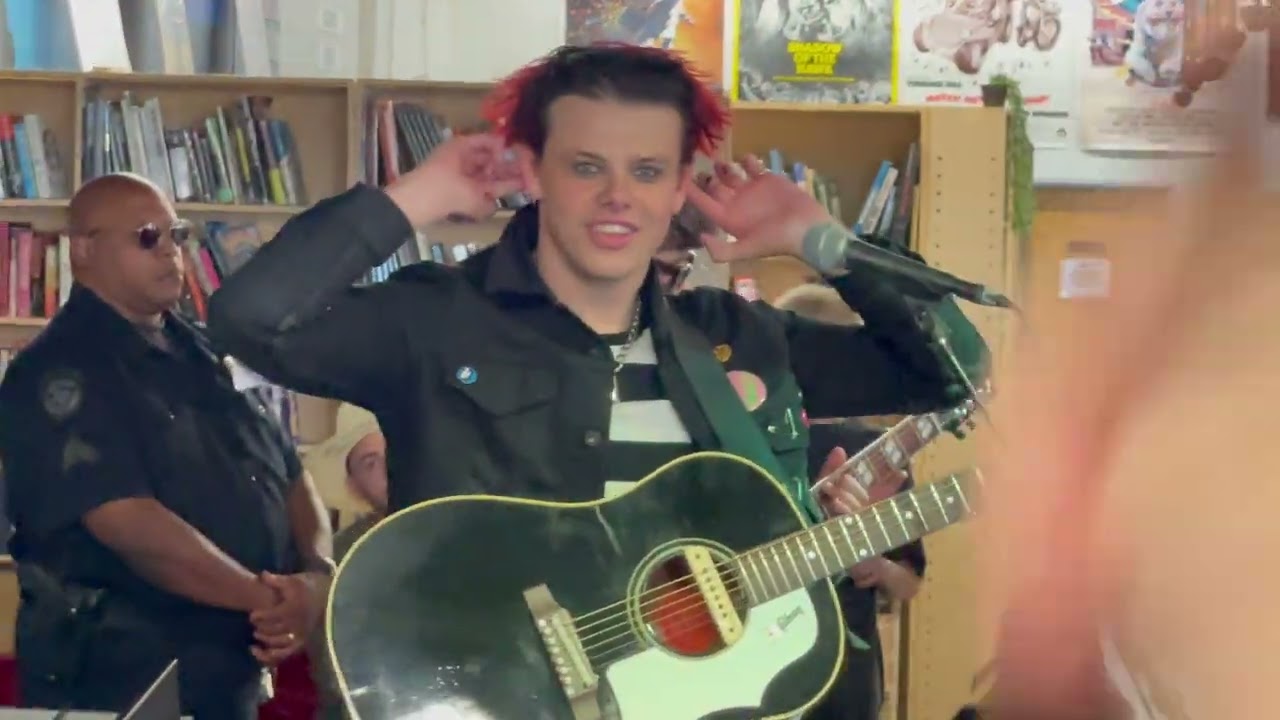Yungblud - Cruel Kids acoustic - Live - Josey Records - Dallas TX September 5, 2022