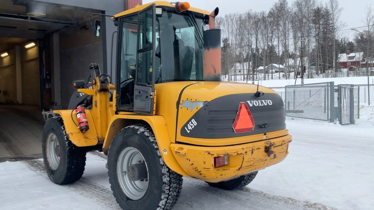 Köp Hjullastare Volvo L45B Stora BM med redskap på Klaravik