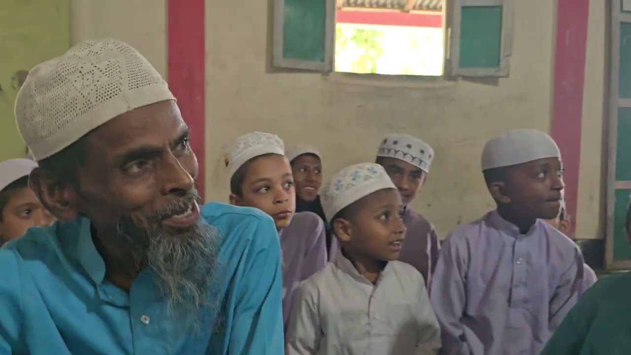 আনোয়ার মামা তোতা ভাইকে নামাজে ডিস্টাব দিয়েছে।