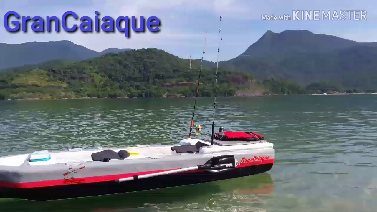 Caiaque de isopor de laje, manta de fibra e resina.