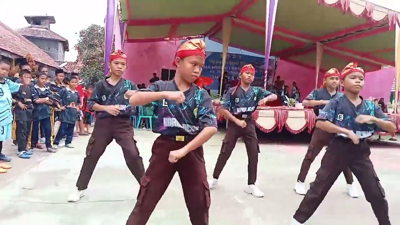 Juara 1 Senam Dola-Dola || HUT SMA Negeri 1 SANGA DESA || Santri Pondok Pesantren Darul Ulum Ngulak