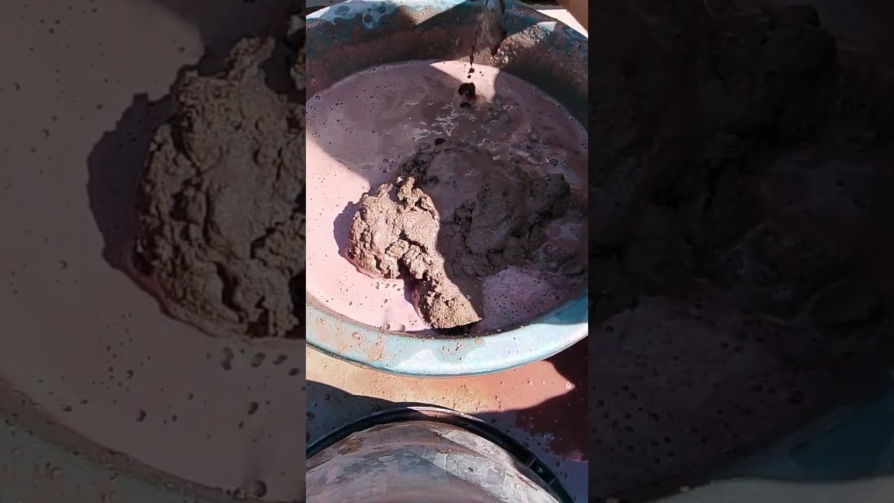 #asmrsounds #dipping #oddlysatisfying  #crunchycrumbles #sand texture crumbling in water 