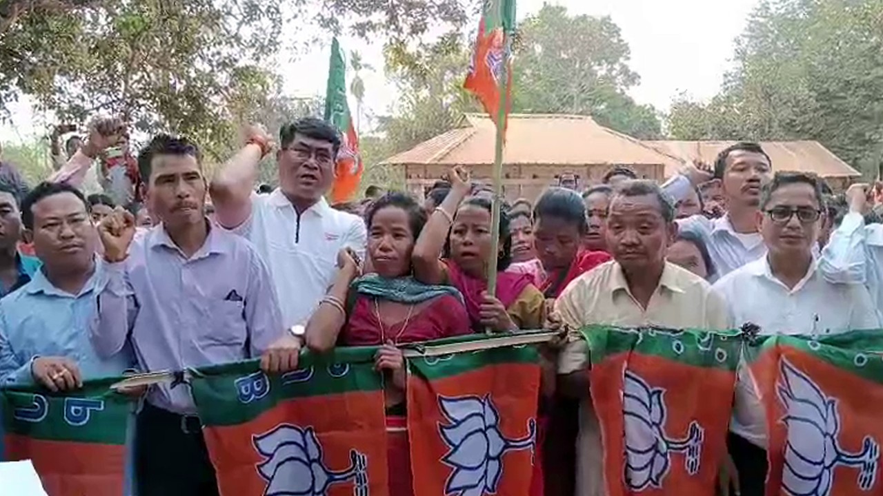 Tangsalo Joyram Para Amchaio Dalbidal Bodol Yakarwi 112 Family ni 284 Voter Romkha BJP Bodol ni Bana