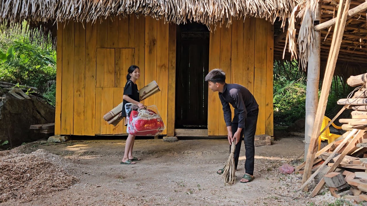 The homeless boy and the poor girl built a house with their uncle, bought things to cook