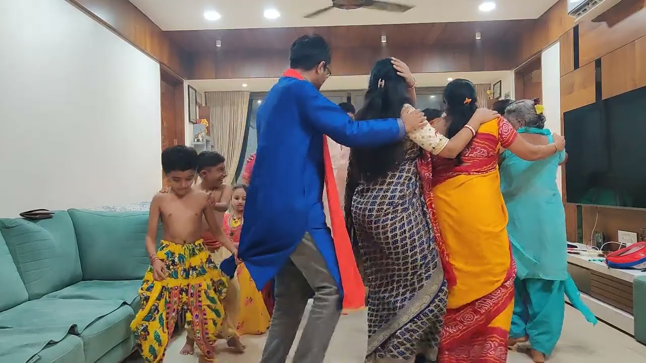 Mumbai Thi Gadi Avi re