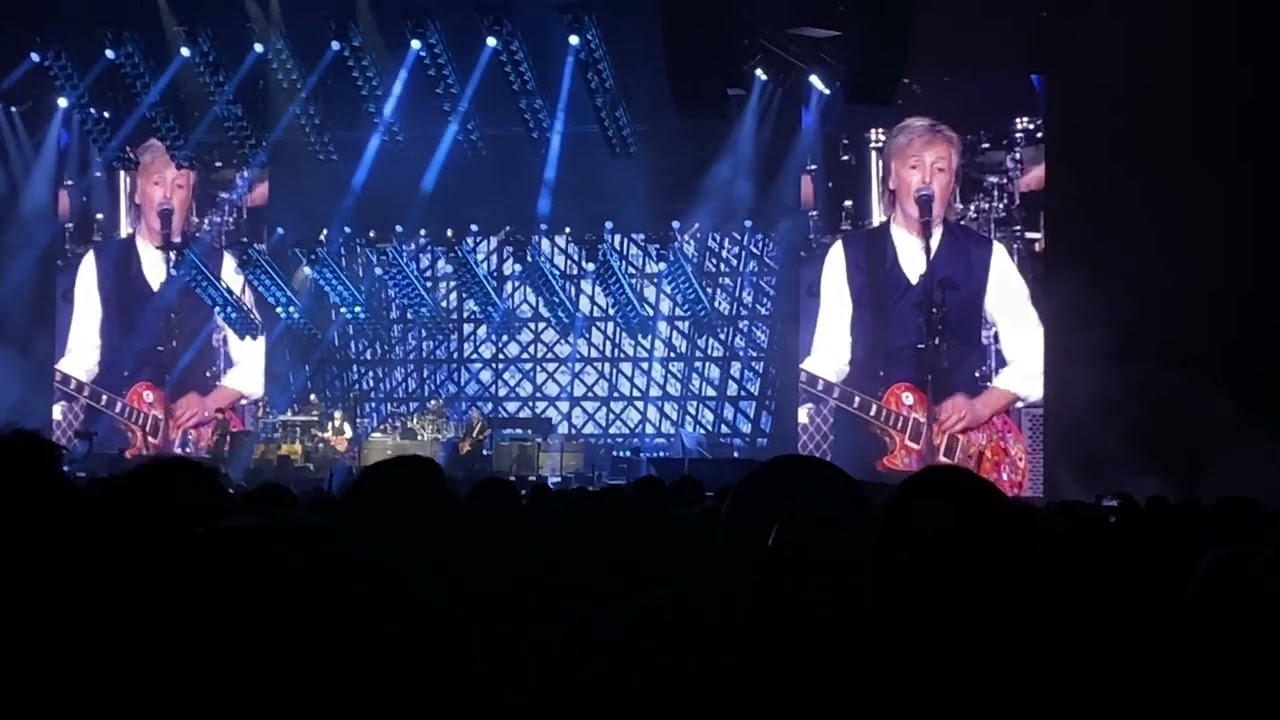 Paul McCartney - Let me Roll It + Foxy Lady outro (Live at La Defense Arena, Paris) - 05/12/2024