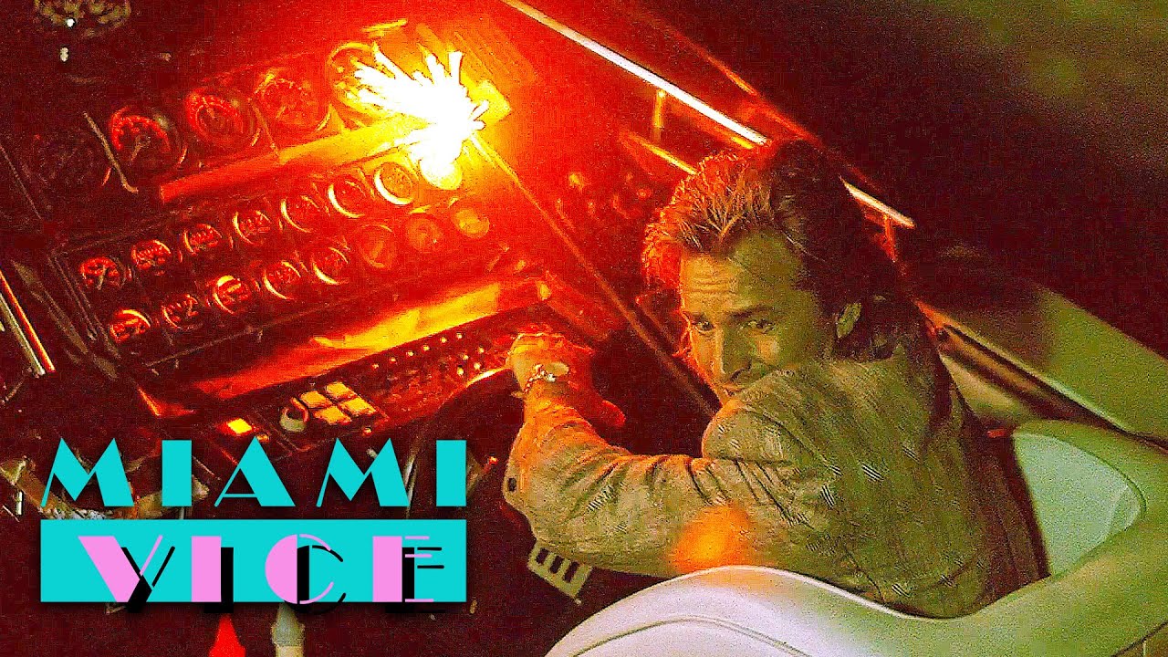 Crockett and Caitlin Escapes on Crockett's SCARAB | Miami Vice