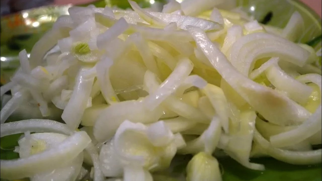 Маринованный лук - вкусно и быстро.