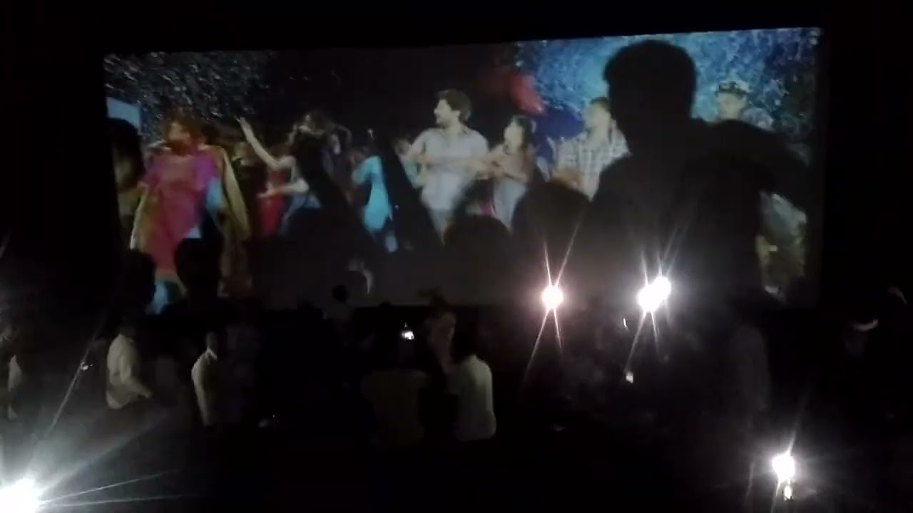 Nani craze in theaters, MCA 2017, Middle Class Abbayi, Natural Star Nani, Nani fans mass hungama