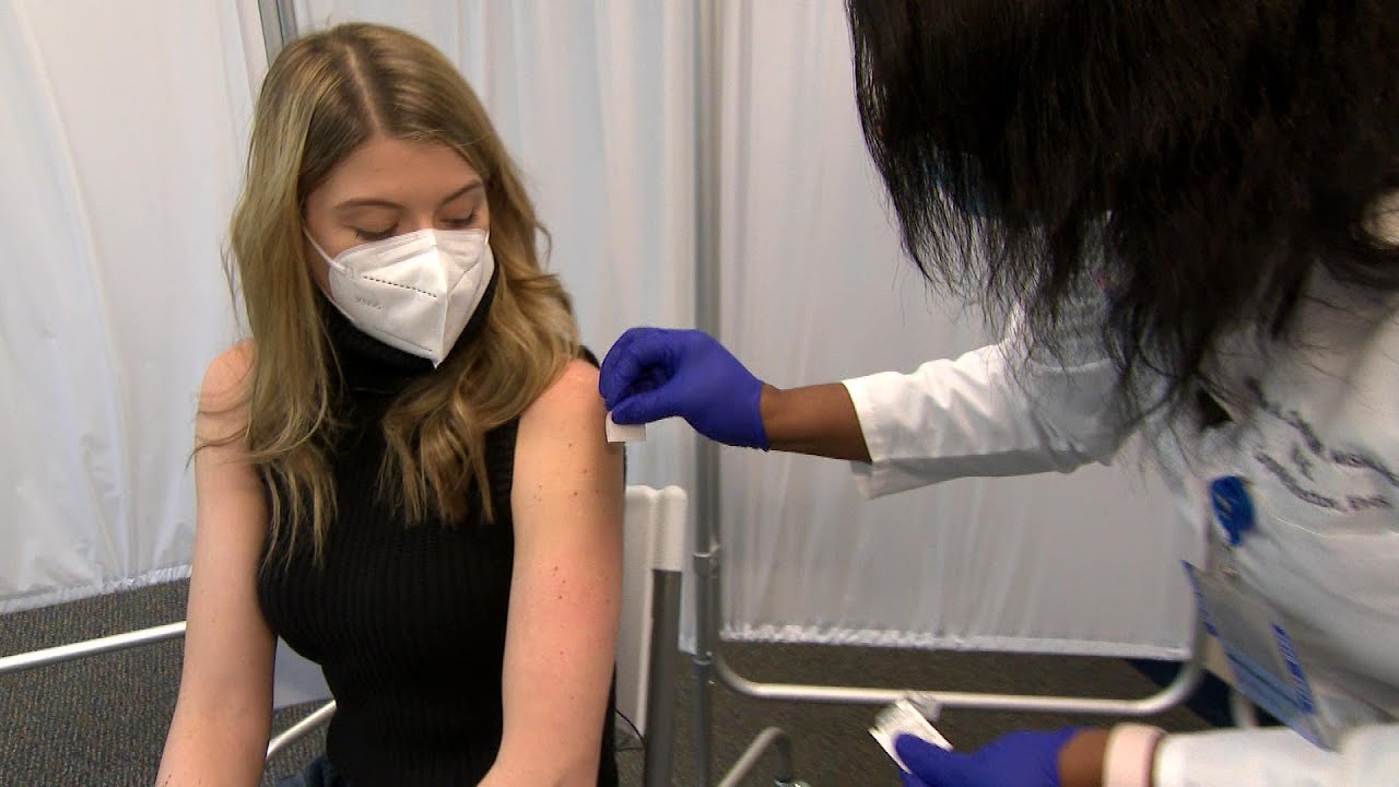 What You Should Wear to Get Your Vaccine Shot