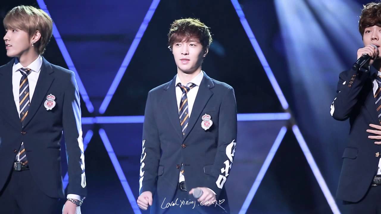 131231 EXO-M LAY Focus The first snow at 131231 Shanghai Dragon TV New Year's Eve Concert