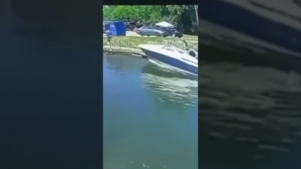 Pontoon boat crashes at the dock