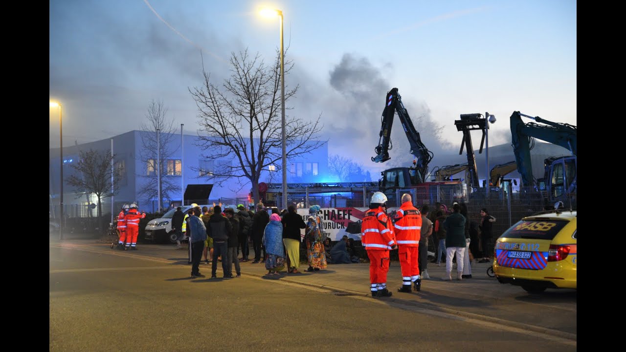 Brand in Flüchtlingsunterkunft - Zwei Verletzte - 60 Personen evakuiert