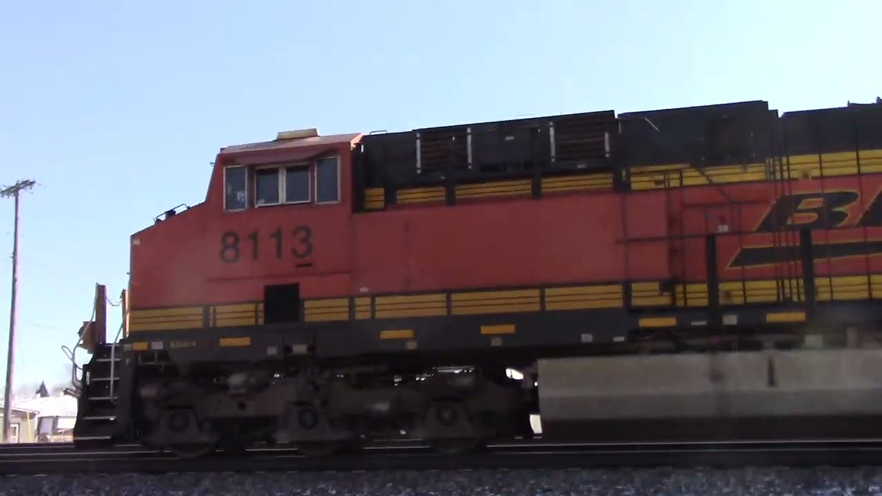 Nice K5LLA on BNSF 8113 East in Princeton, IL 2/3/26