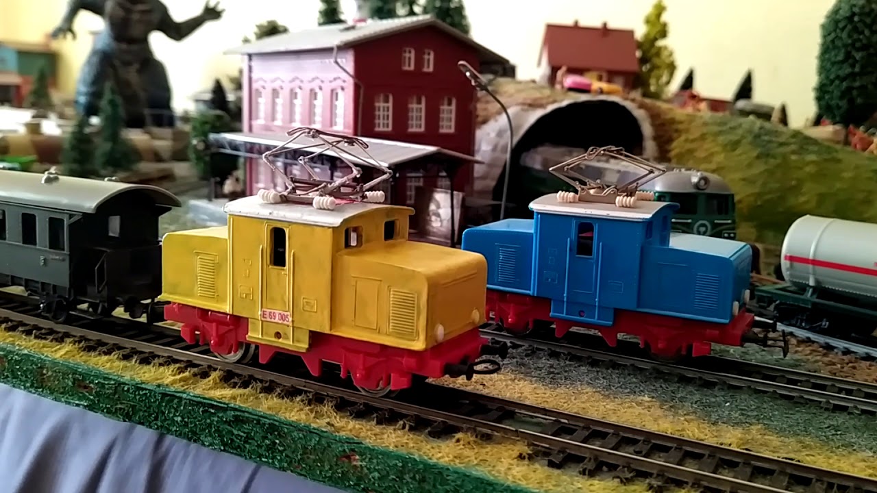51/2021 Elektrow&oacute;z E69 005 Lag 5 , z zestawu startowego PIKO Junior, jeden przemalowany na ż&oacute;łto H0