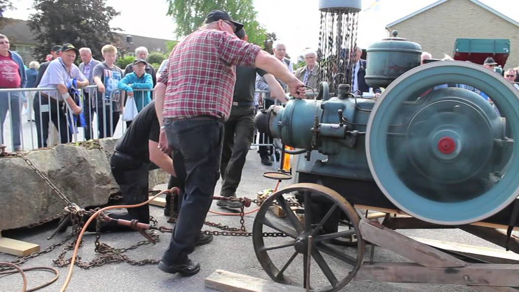 Horns Marknad 2015, sågning med tändkulemotor