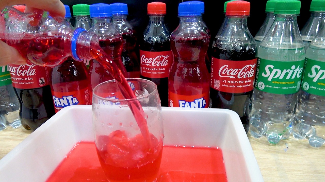 Fanta and Sprite vs Mentos [Toy CoCa]