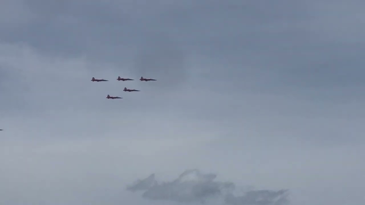 Patrouille Suisse Formationsflug &uuml;ber Lachen