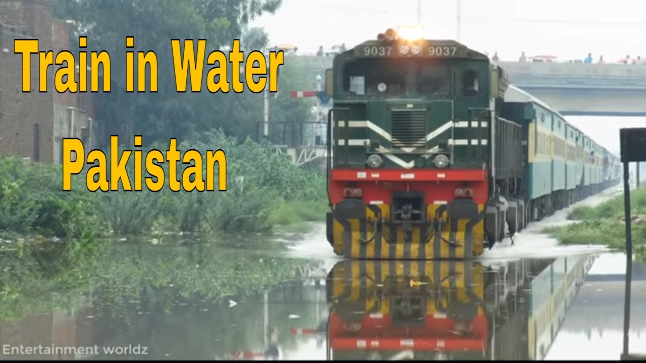 Karakoram Express Flood Water Cross Nishatabad | Train Cross Flood Pakistan 2022 | Monsoon Pakistan