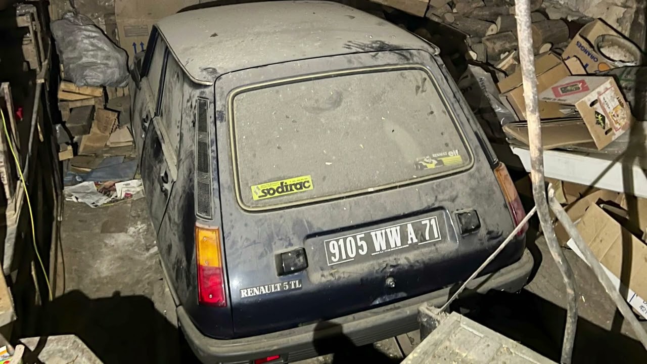 Oubli&eacute;e 43 ans dans une grange, une Renault 5 avec 12 km au compteur surgit du pass&eacute; (et elle est &agrave;