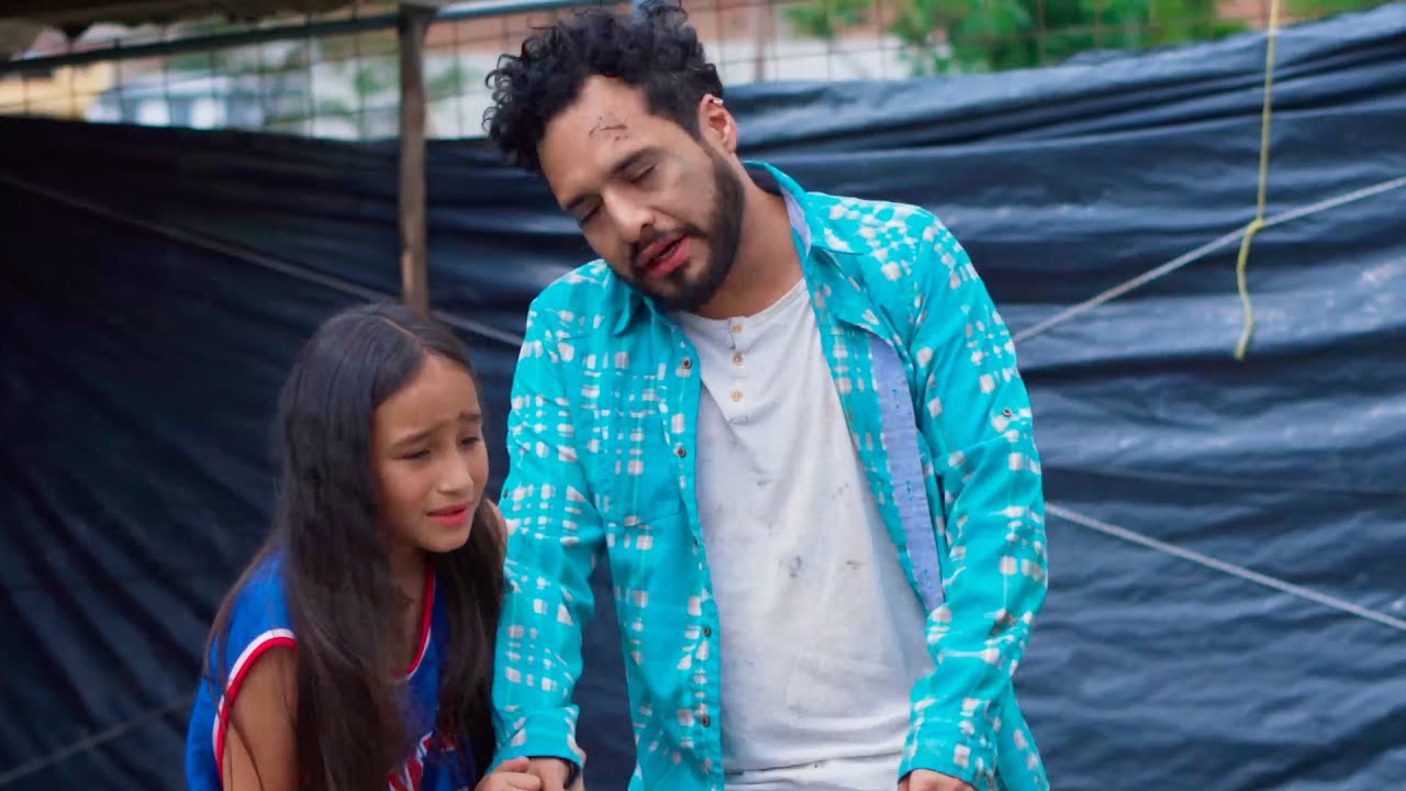 Niña nunca abandonó a su padre alcohólico con la esperanza de que él cambie