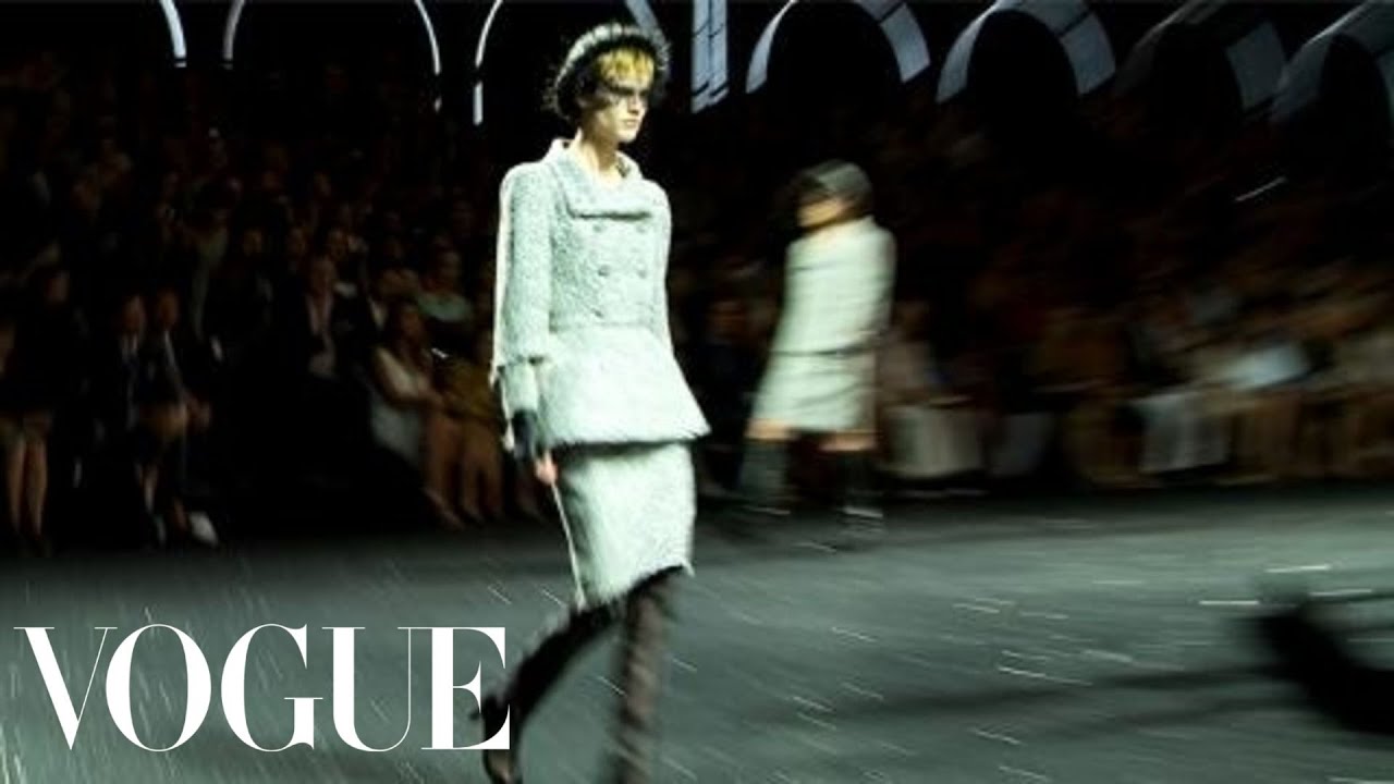Fashion Show - Chanel: Fall 2011 Couture