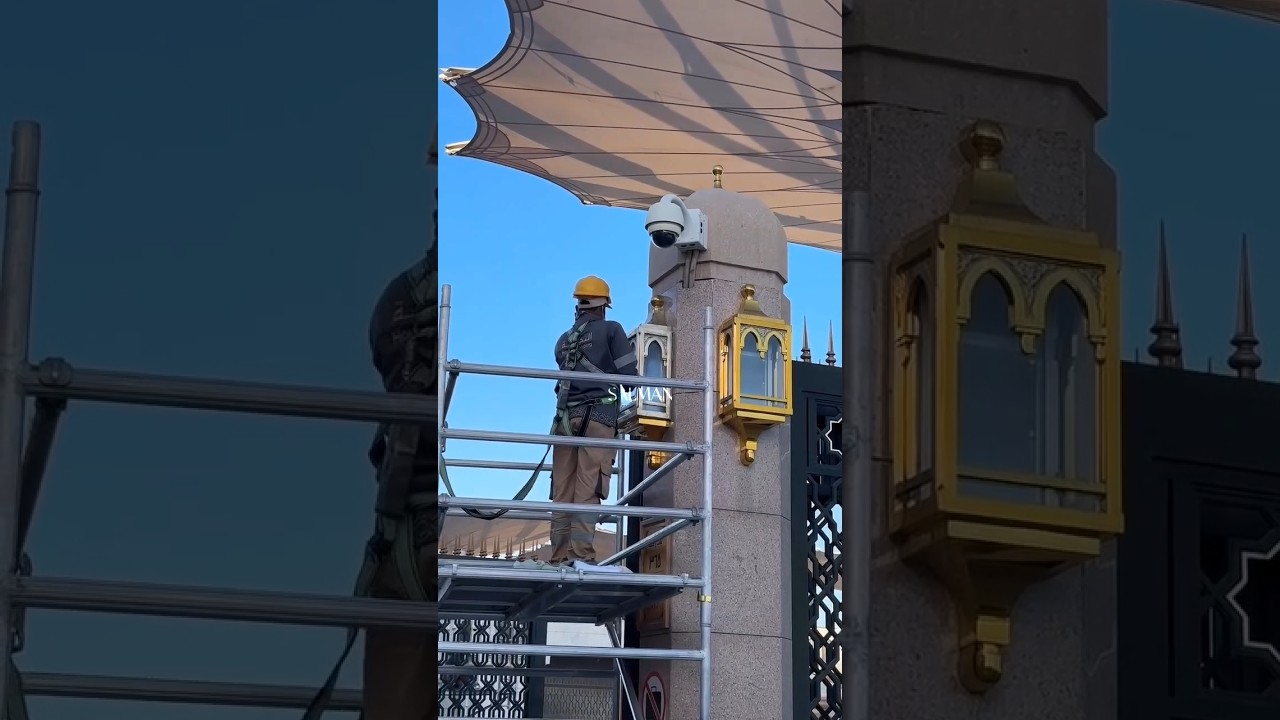 Luckiest People in the world Cleaning Masjid Al Nabawi #masjidalnabawi #madina
