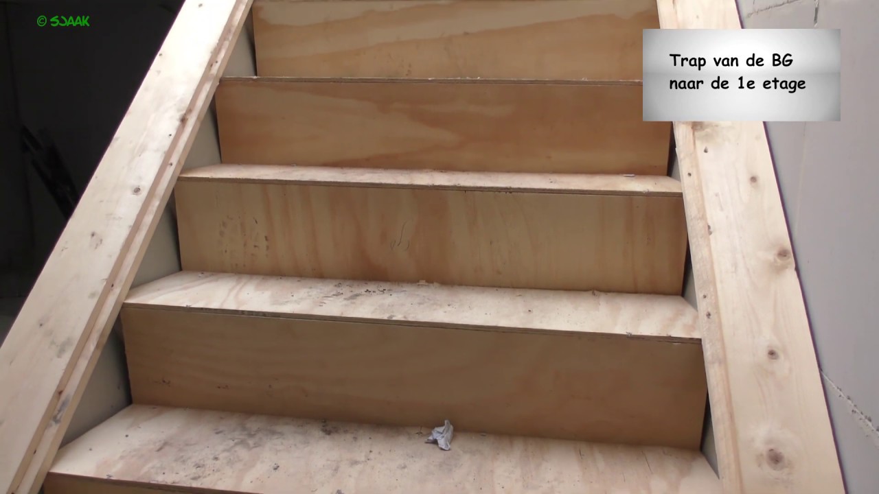 031 Plaatsen van stelkozijnen, metselwerk en de vloer van de eengezinswoningen,  2 mei 2019