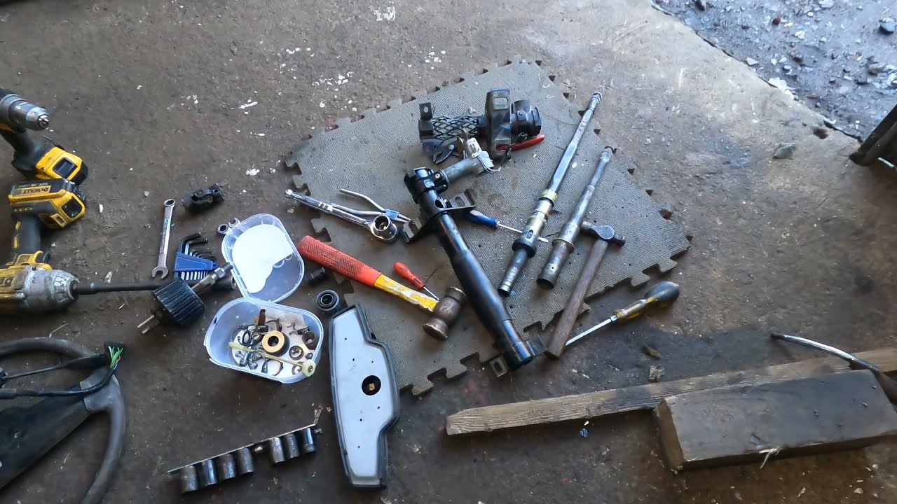 Jaguar E Type 60th 2+2 Restoration Challenge Trying to fix the Steering column with whats about