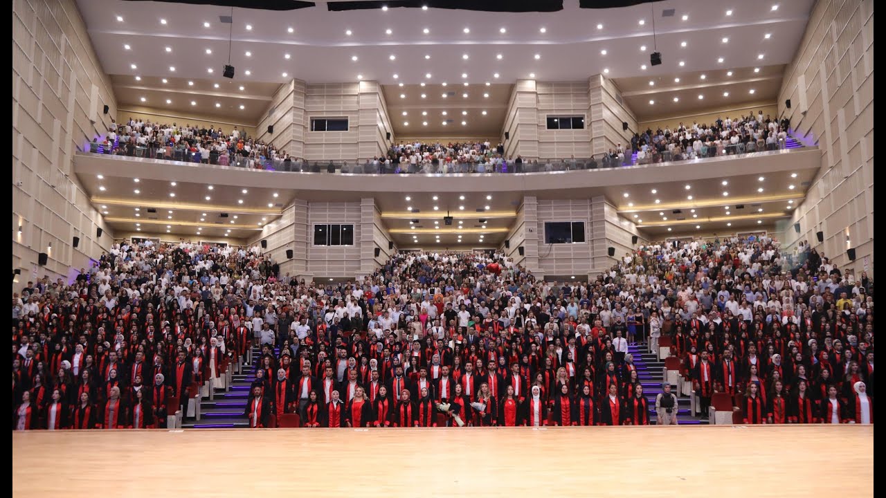 Üniversitemiz Eğitim Fakültesi Yeni Mezunlarını Verdi