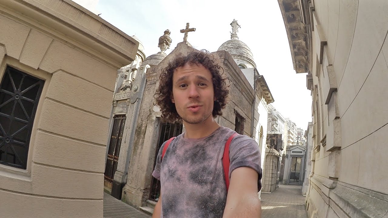 Este cementerio es sólo para enterrar a MILLONARIOS...